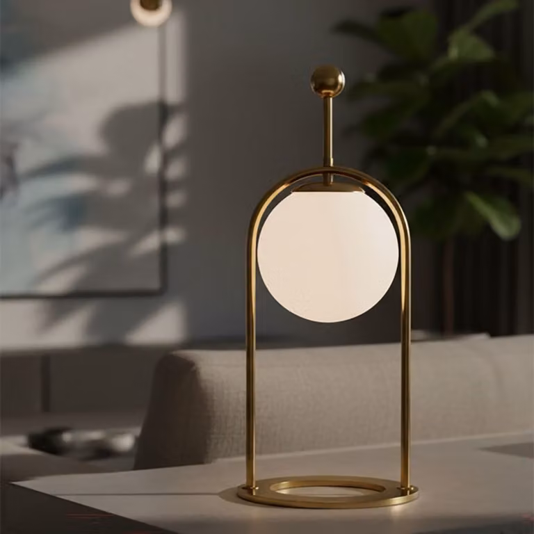 Lámpara de mesa Mauro Ferretti con esfera de cristal blanco y estructura de metal dorado, An/P/Al: 21 x 21 x 50 cm
