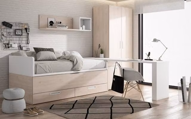 Conjunto de dormitorio juvenil Mio de El Corte Inglés con dos camas, dos cajones y costado izquierdo alto en color arena y blanco