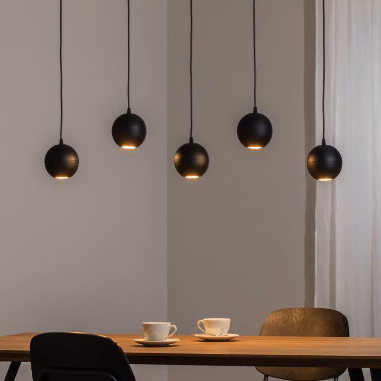 Lámpara colgante LED Midway HELAM de metal en color negro para salón o comedor con diseño moderno
