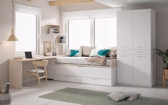 Conjunto de dormitorio juvenil Mio de El Corte Inglés con 2 camas, 2 cajones y armario de 4 puertas en color blanco