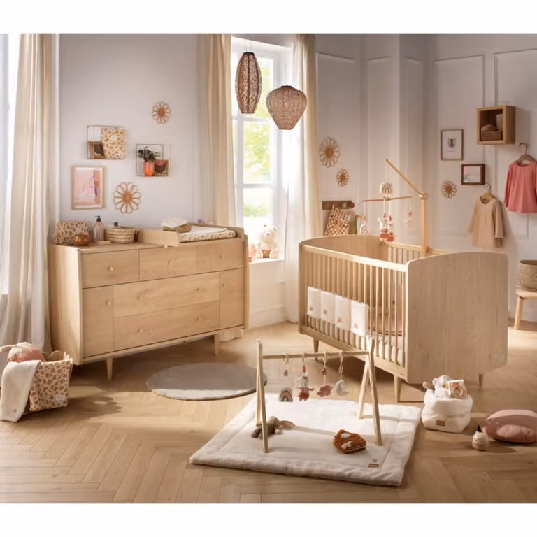 Cuna convertible My Love de Sauthon con lamas abatibles para bebés en estilo escandinavo, disponible en blanco, marrón o beige con acabados en haya y roble, 70 x 140 cm